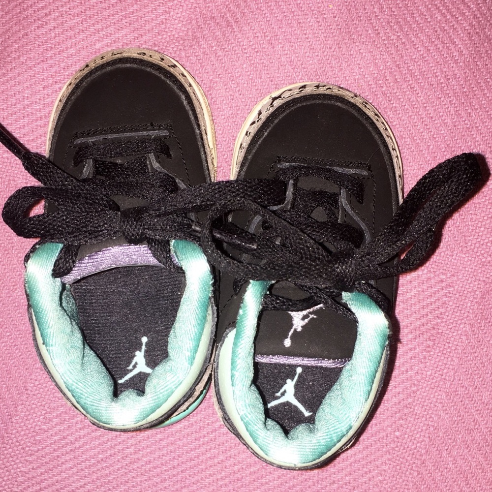 Baby Jordan’s size 4C in teal blue